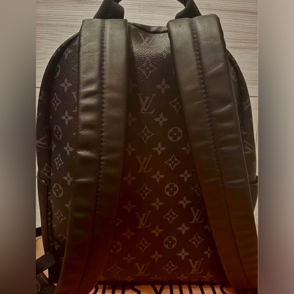 Louis Vuitton Discovery Backpack MM - Picture 4 of 6